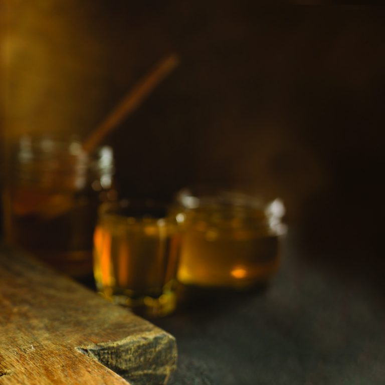 Maple,Canadian,Syrup,In,A,Glass,Bottle.